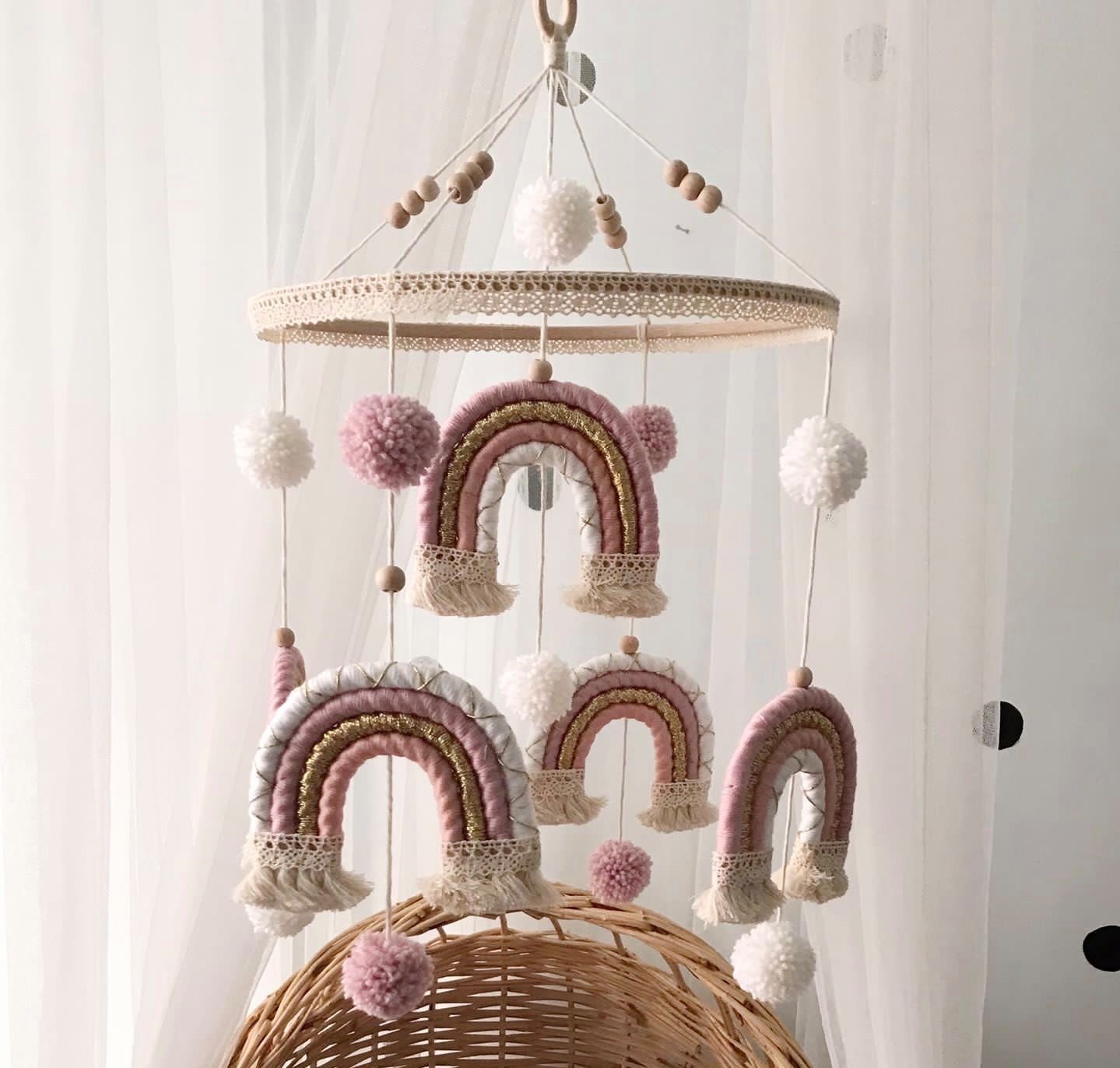 Baby Fancyroom Hängedekoration Makramee Babymobile Mobile Baby Windspiel Regenbogen Handmade (Rassel Spielzeug, Für Mädchen oder Junge), mit liebevollen Details