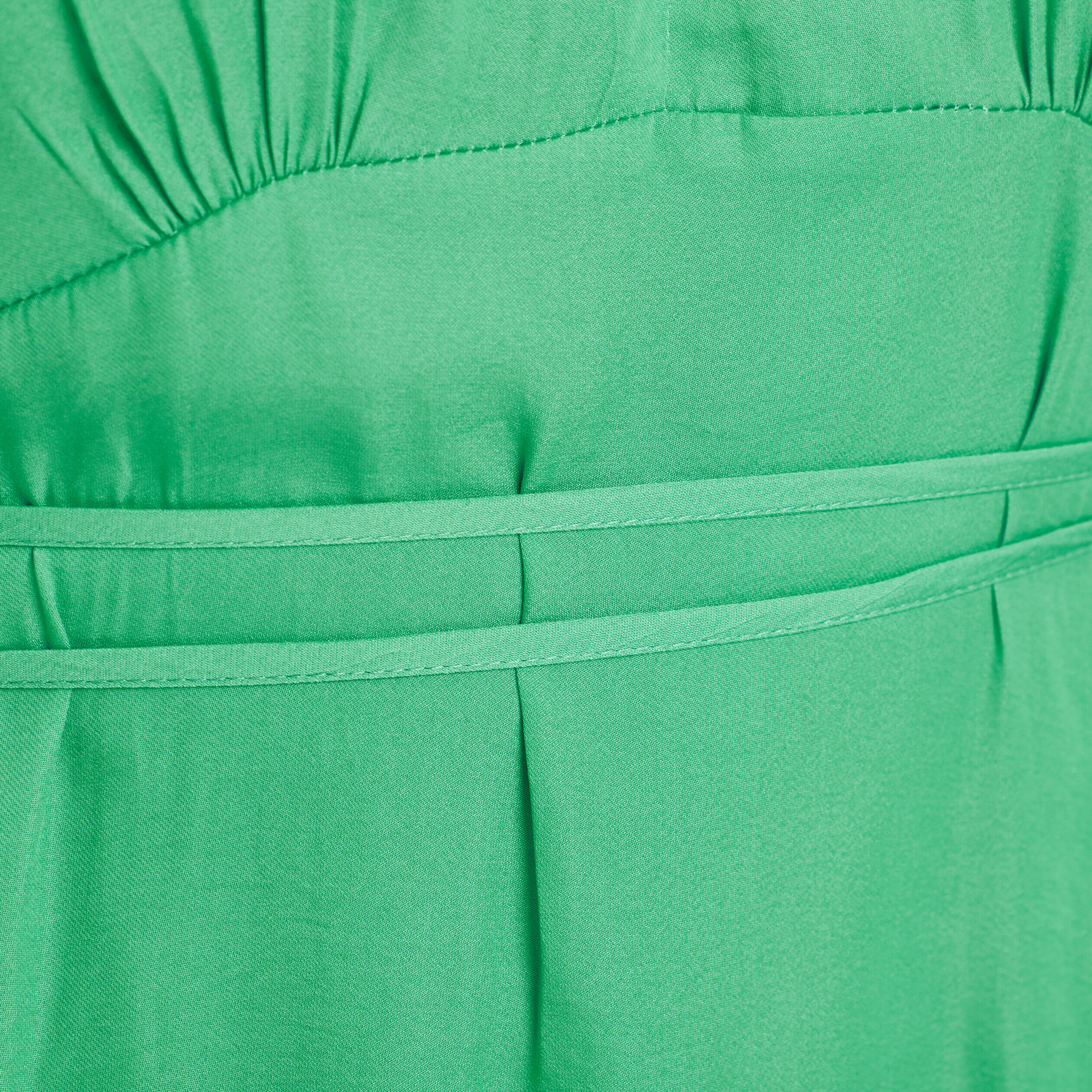 Robe cintrée satin col en V vert femme | Cache Cache