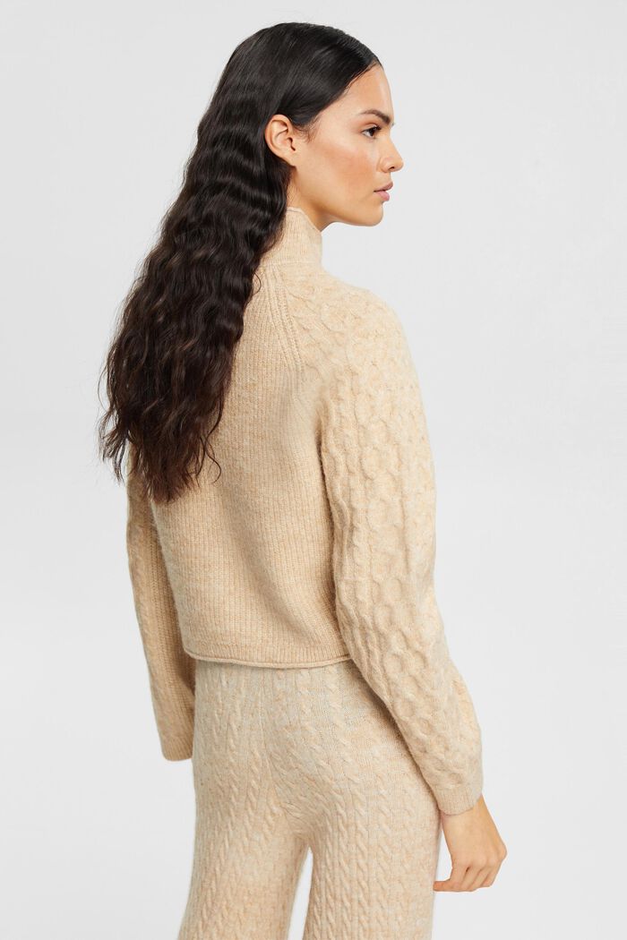 Cropped-Pullover mit Zopfstrickmuster, Alpaka-Anteil