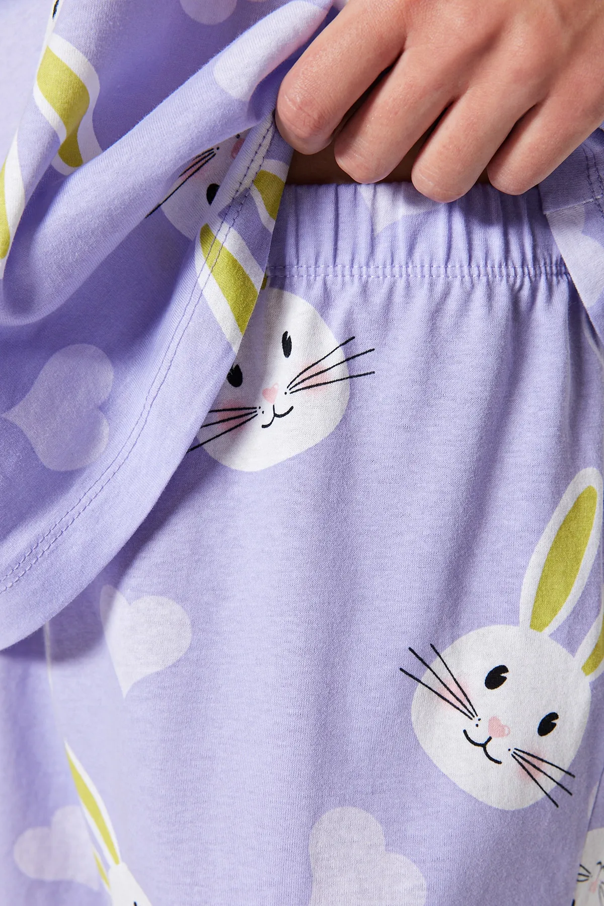 Trendyol Collection  Lila T-Shirt-Shorts aus 100 % Baumwolle mit Herz-Kaninchen-Muster und gestricktem Pyjama-Set THMSS23PT00005