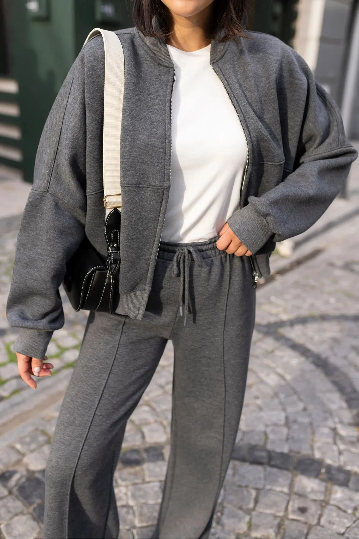 Laluvia  Graues Charlotte-Trainingsanzug-Set