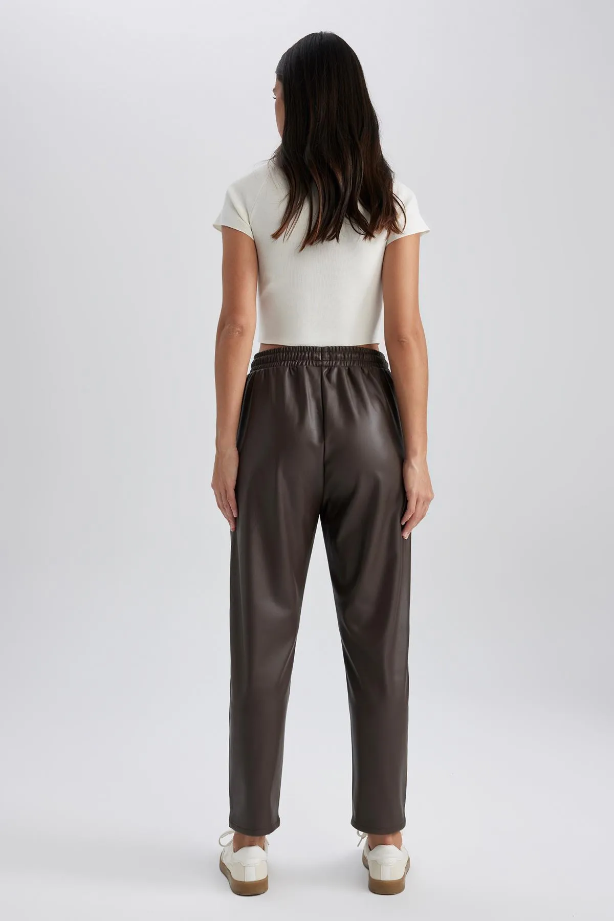 DeFacto  Hose aus Kunstleder mit hoher Taille und Joggertaschen