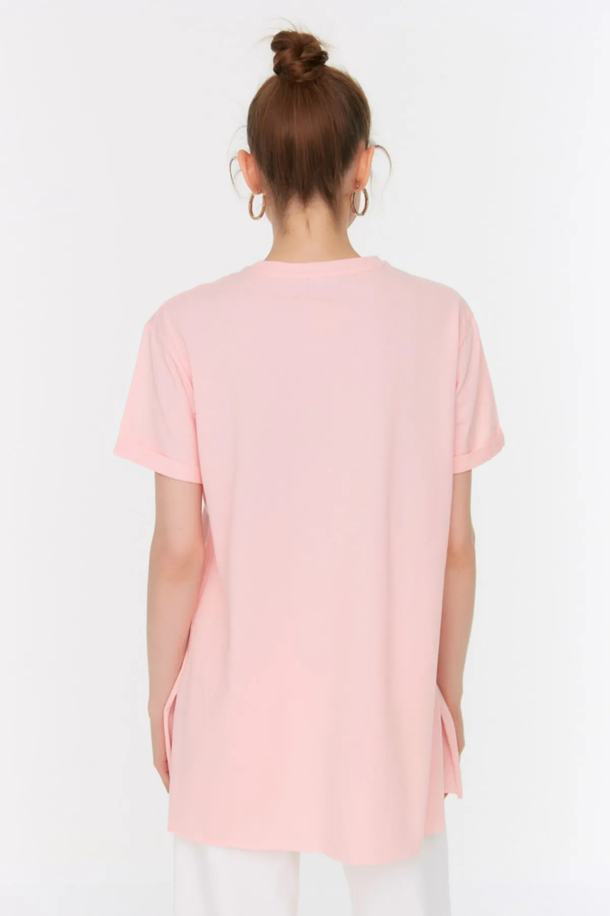 Trendyol Modest  Grau-Rosa 2er-Pack kurzärmliges Basic-Strick-T-Shirt mit Schlitz und detailliertem Rundhalsausschnitt TCTSS21UK0009