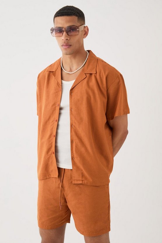 Kurzärmliges kastiges Leinen-Hemd & Shorts