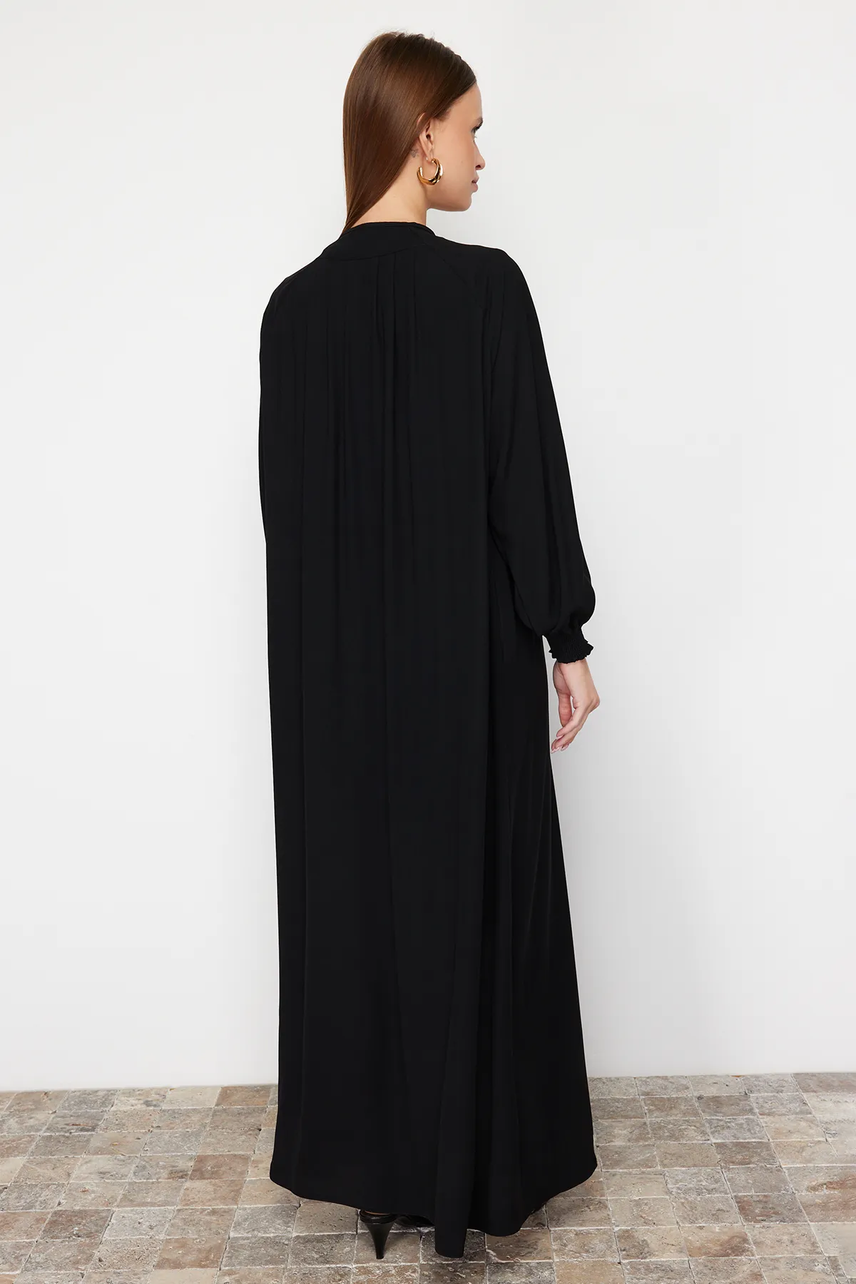 Trendyol Modest  Schwarzes Mevlana-Modell, gewebte dünne Kreppmütze & Ferace & Abaya TCTSS24KF00023