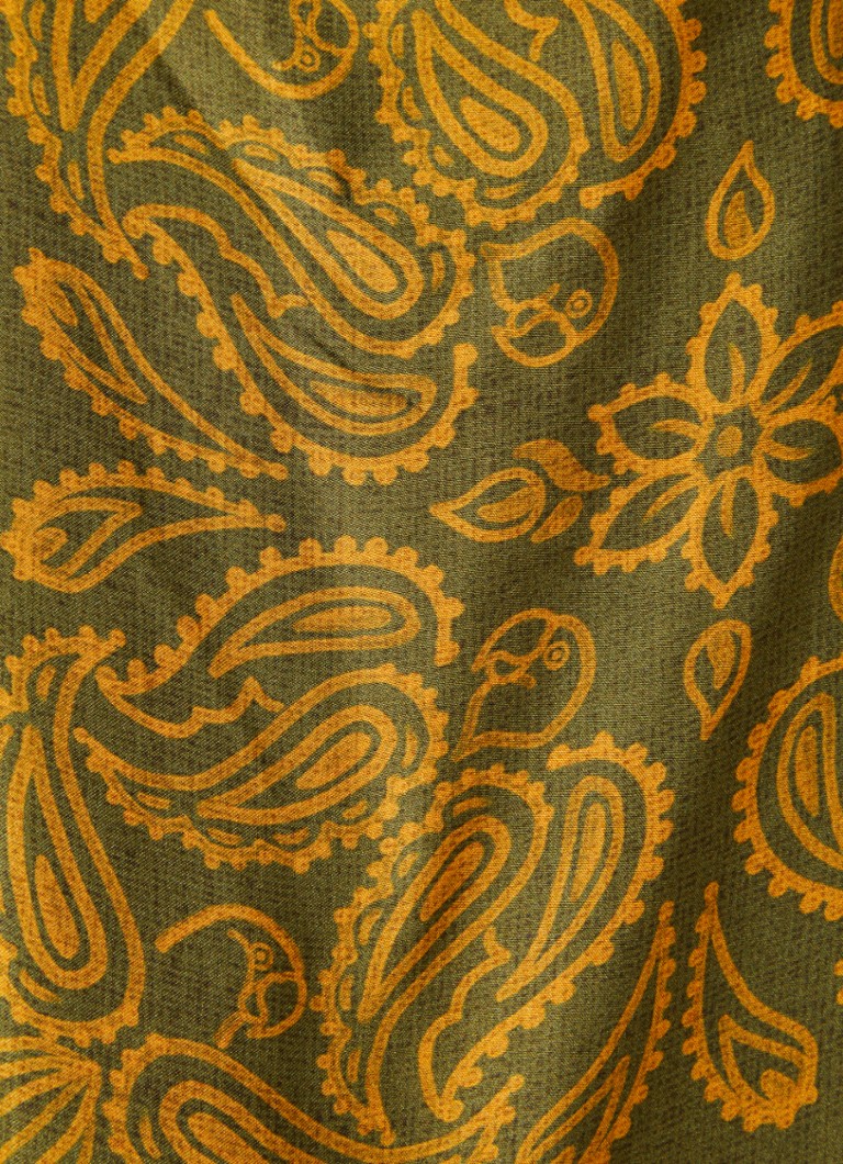 Vestido largo tipo blusa con estampado paisley de Farm Rio y mangas abullonadas.