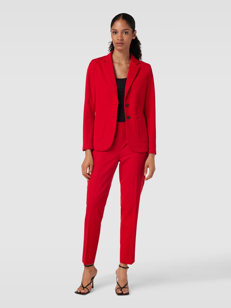 Blauer mit Eingrifftaschen in rot