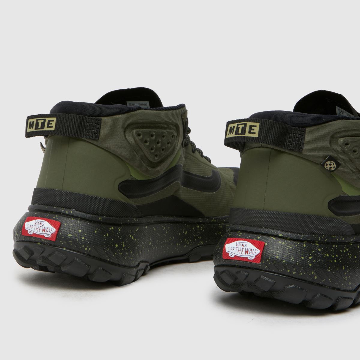 Vans MTE Crosspath Mid cipők fekete és zöld színben