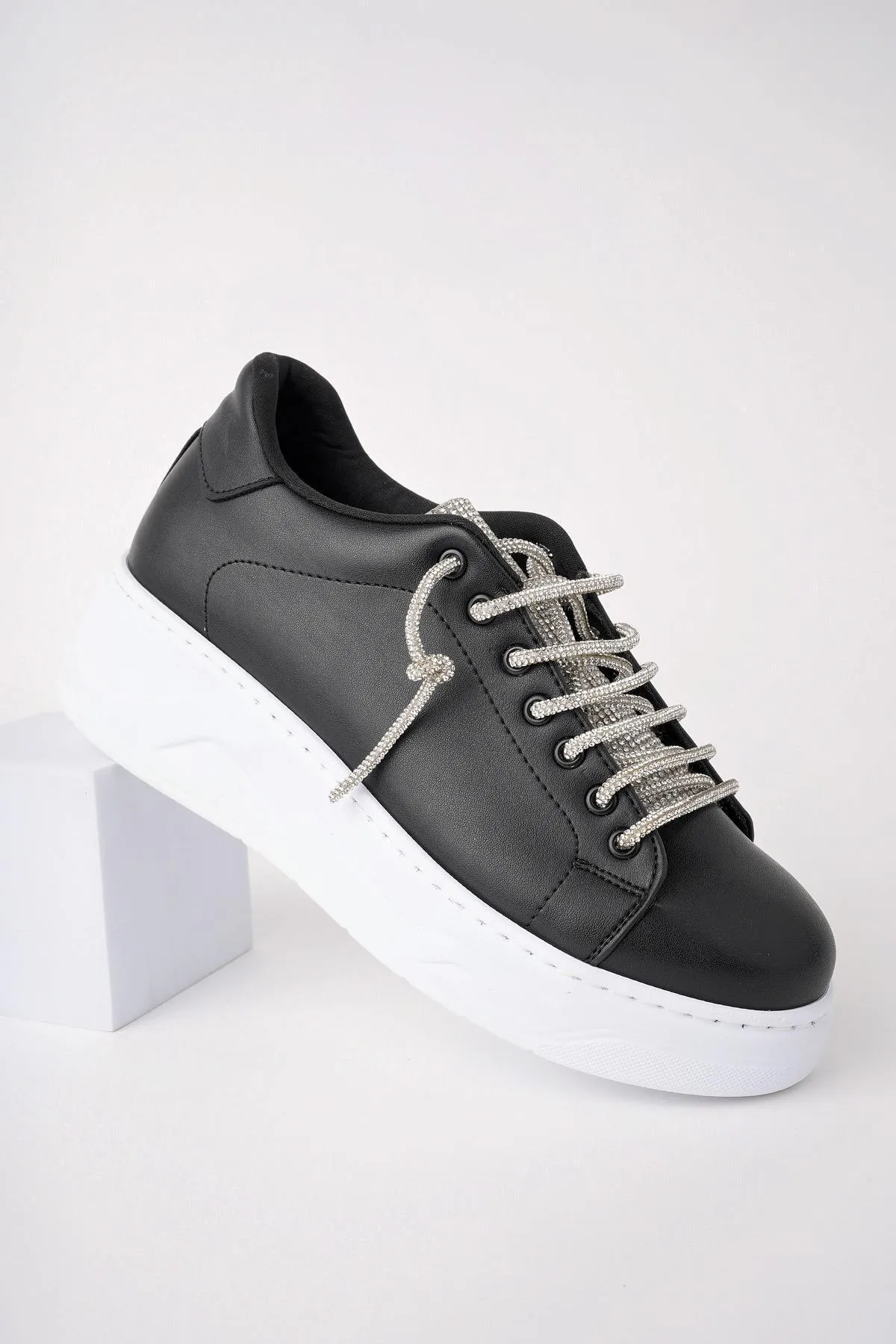 MUGGO  Reina Damen-Sneaker mit Schnürung, garantiert für tägliches Gehen, bequem und stilvoll, Sportschuhe mit dicker Sohle