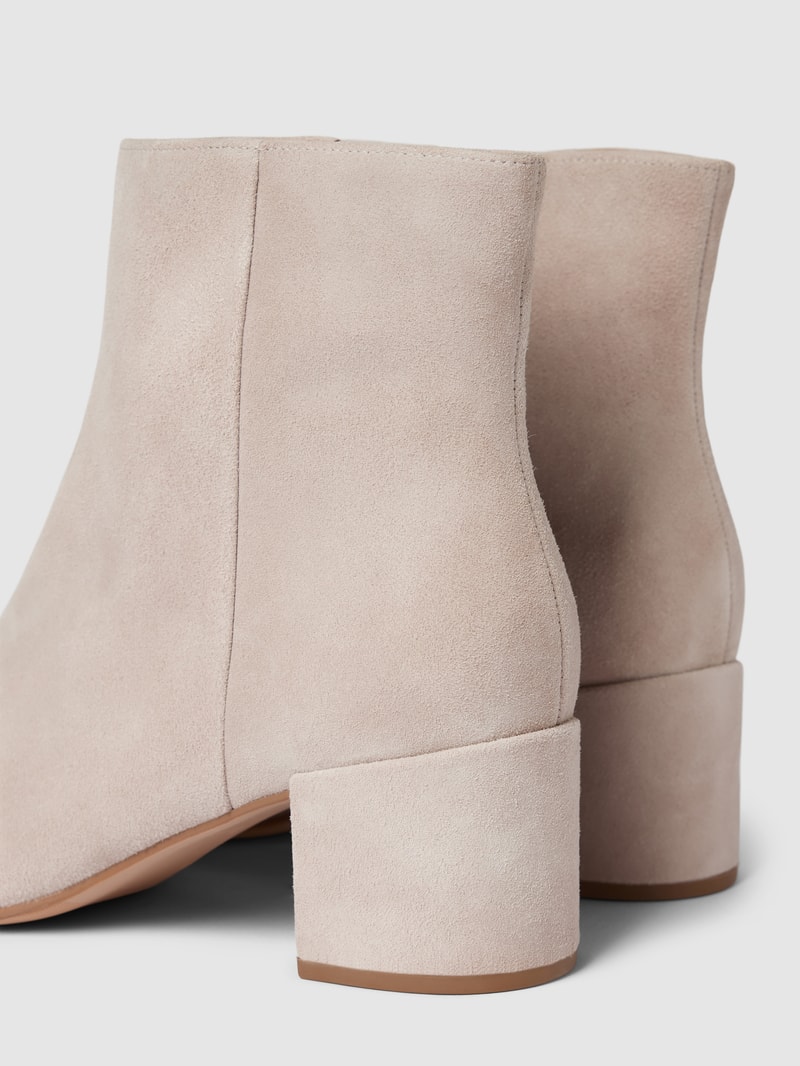 Stiefelette aus Veloursleder in ecru