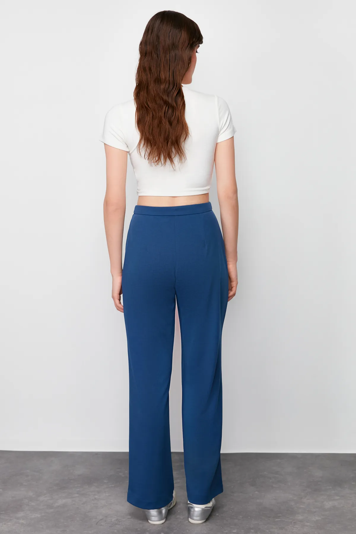 Trendyol Collection  Marineblaue Hose mit Klettverschluss und detailliertem Lycra-Gewebe, gerade/gerade geschnitten, TWOSS24PL00113