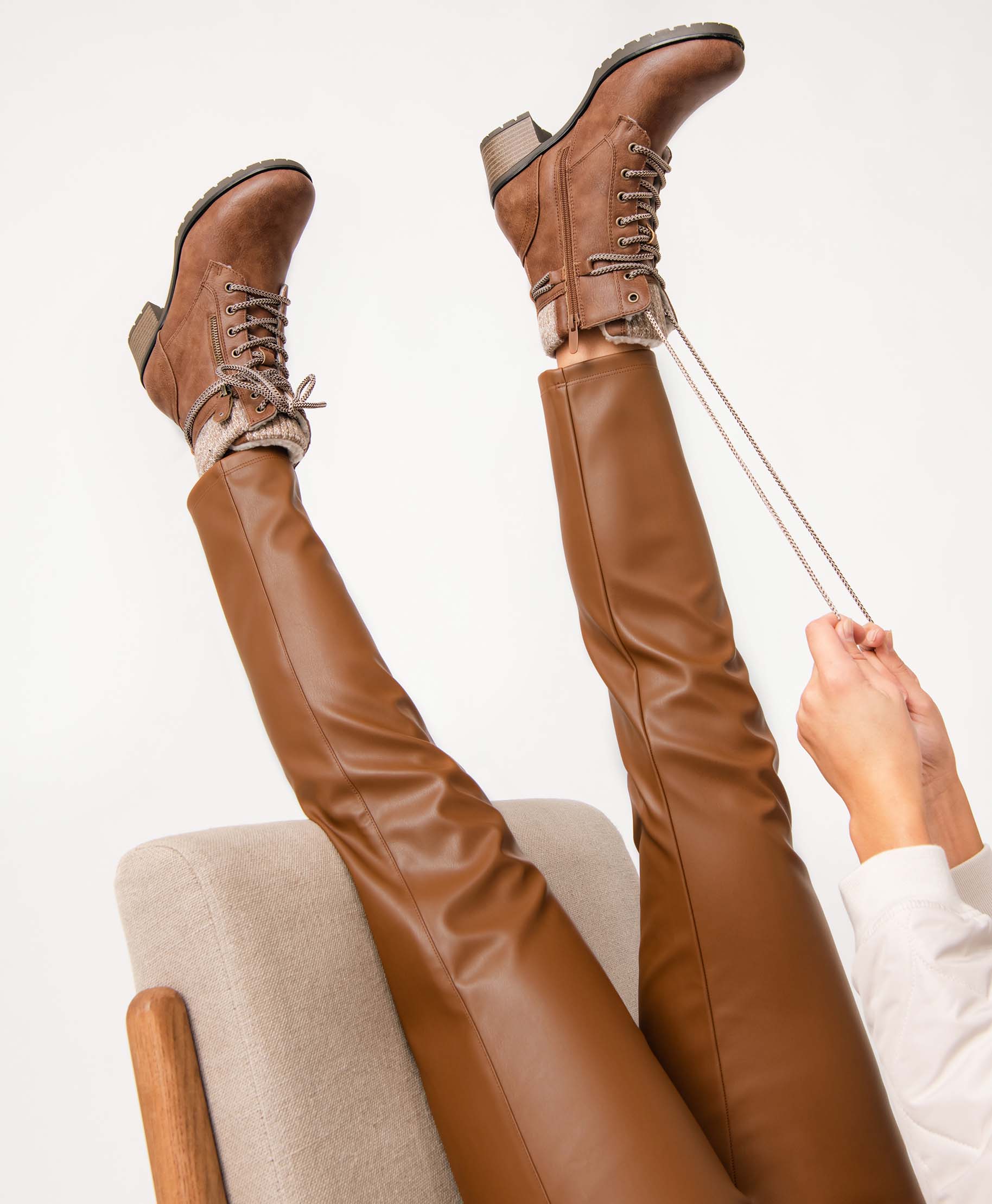 Boots femme à talon et col rembourré en maille camel | GEMO