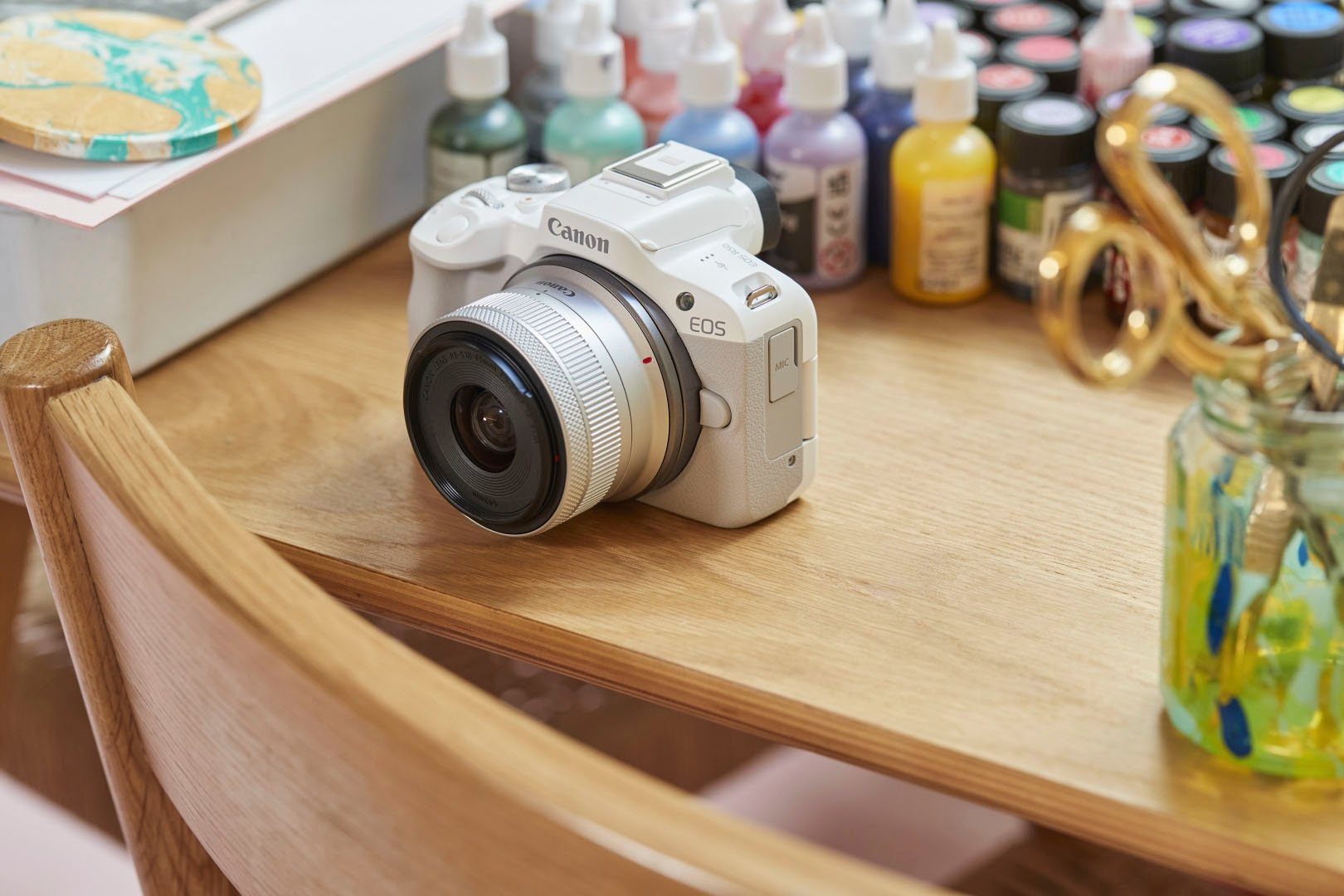 Canon EOS R50 + RF-S 18-45mm F4.5-6.3 IS STM Kit Systemkamera (RF-S 18-45mm F4.5-6.3 IS STM, 24,2 MP, Bluetooth, WLAN)