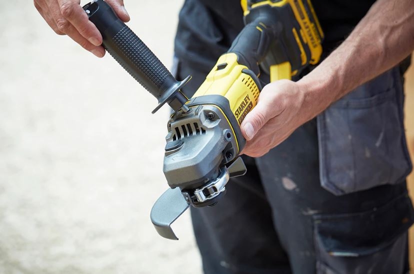 Stanley SFMCG400M2K FATMAX® V20 Angle Grinder 125mm 18 Volt 4.0 Ah Li-ion