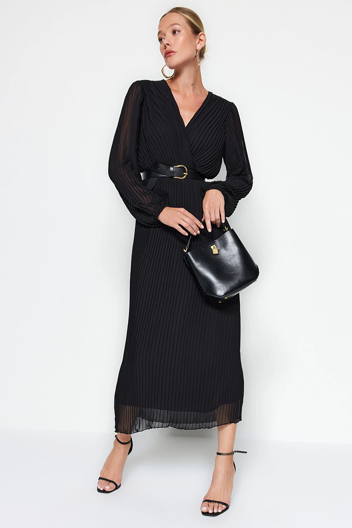 Trendyol Collection  Schwarzes A-Linien-Plissee-Maxikleid aus gewebtem Chiffon mit Futter TWOAW24EL00471