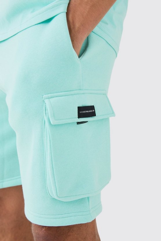 Man Oversize Cargo T-Shirt & Slim-Fit Shorts