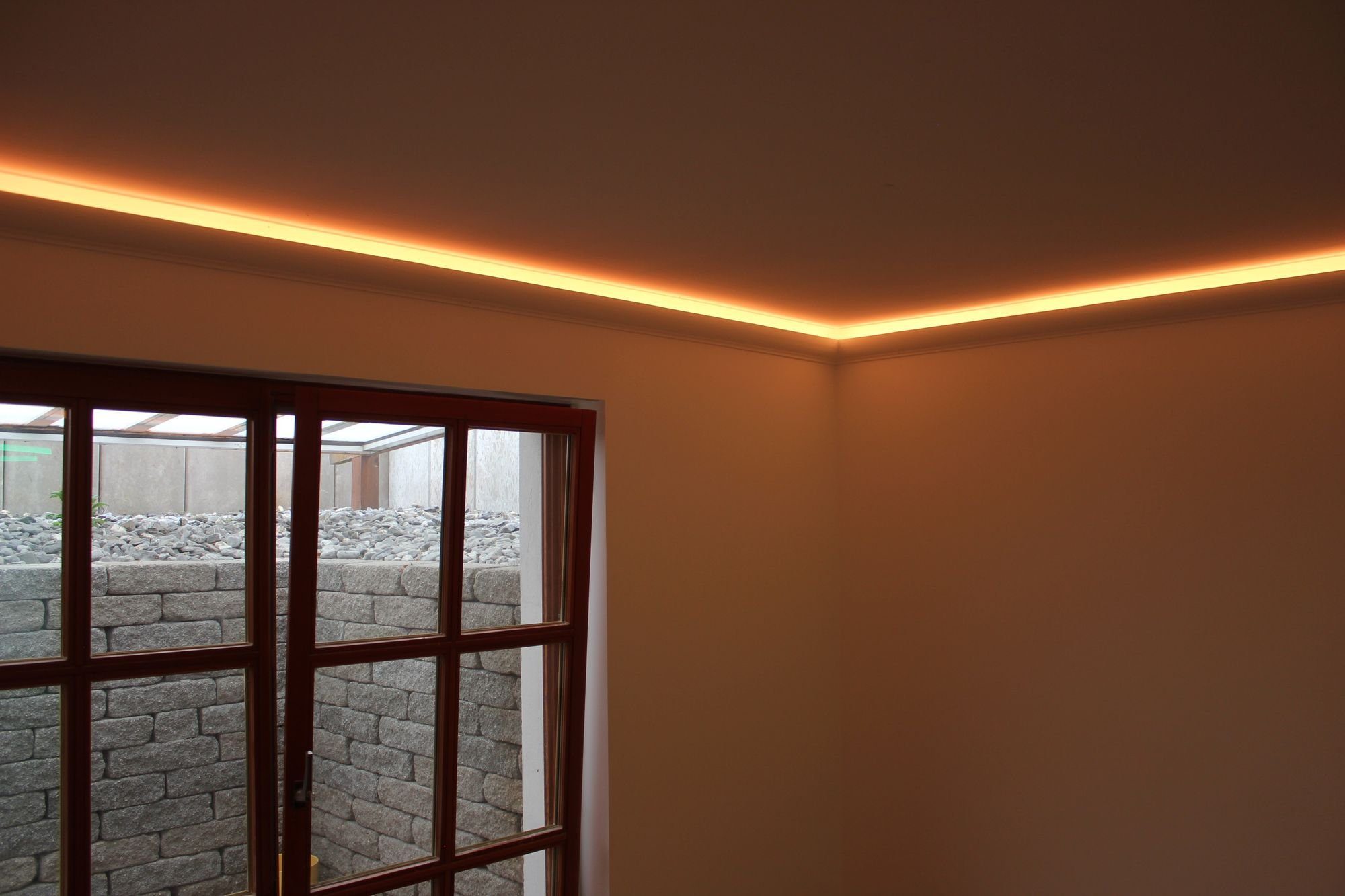 Hexim Eckprofil LED- 1 (LED Stuckleisten aus PU - Indirekte Beleuchtung mit modernen Deckenleisten, lichtundurchlässig, leicht und schlagzäh)