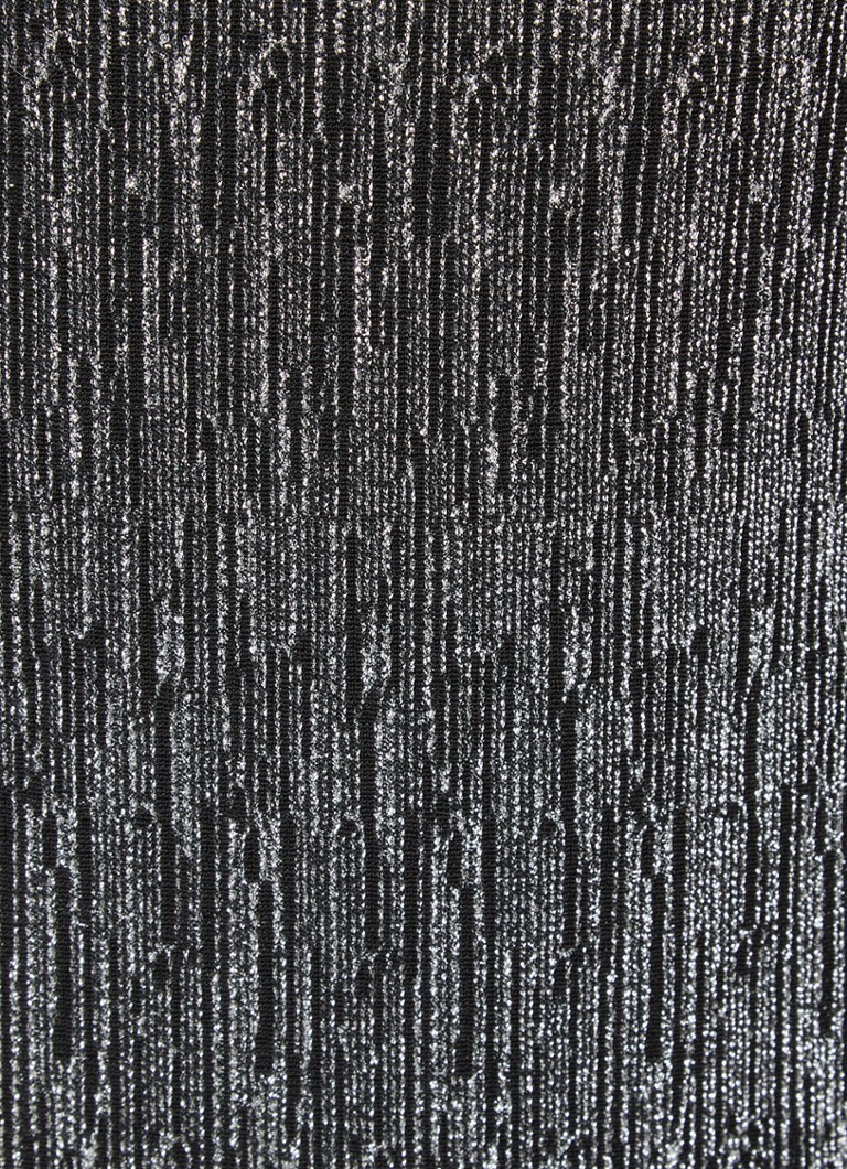 Robe longue Anita de la marque Selected Femme, ornée de lurex et fendue.