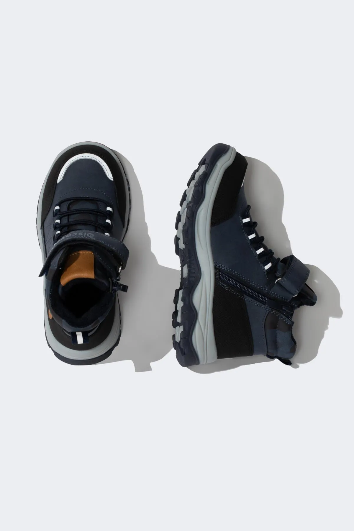 DeFacto  Boy Discovery Channel Kunstlederstiefel mit gezackter Sohle und Klettverschluss