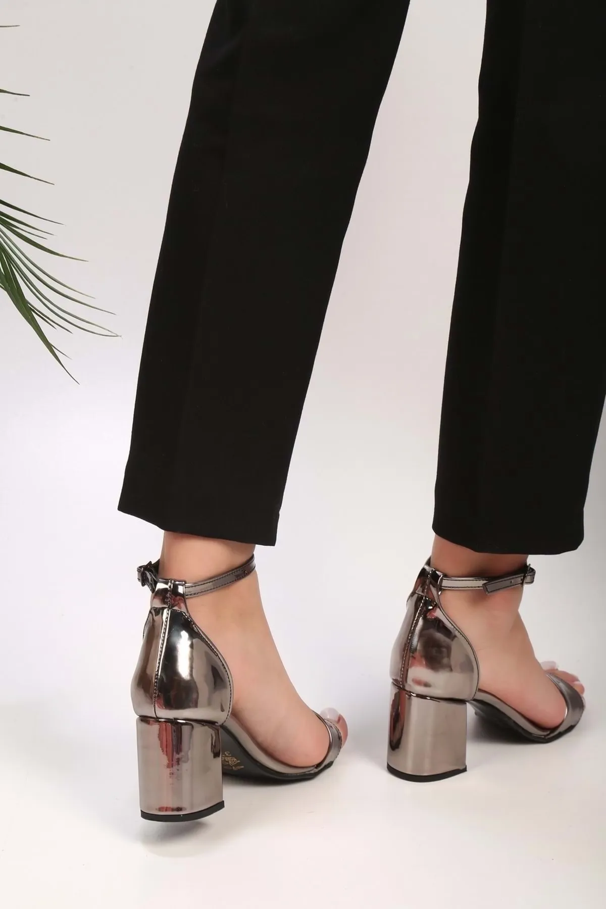 Shoeberry  High Heels - Goldfarben - Blockabsatz