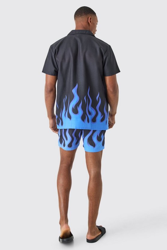 Kurzärmliges Hemd und Badehose mit Flammenprint