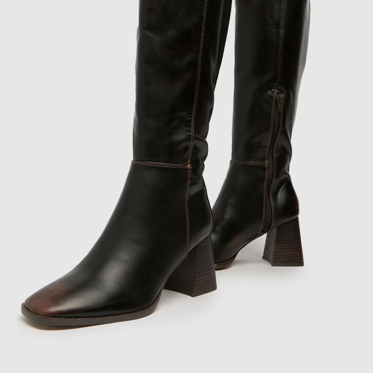 Schuh Dova térdig érő csizma barna színben