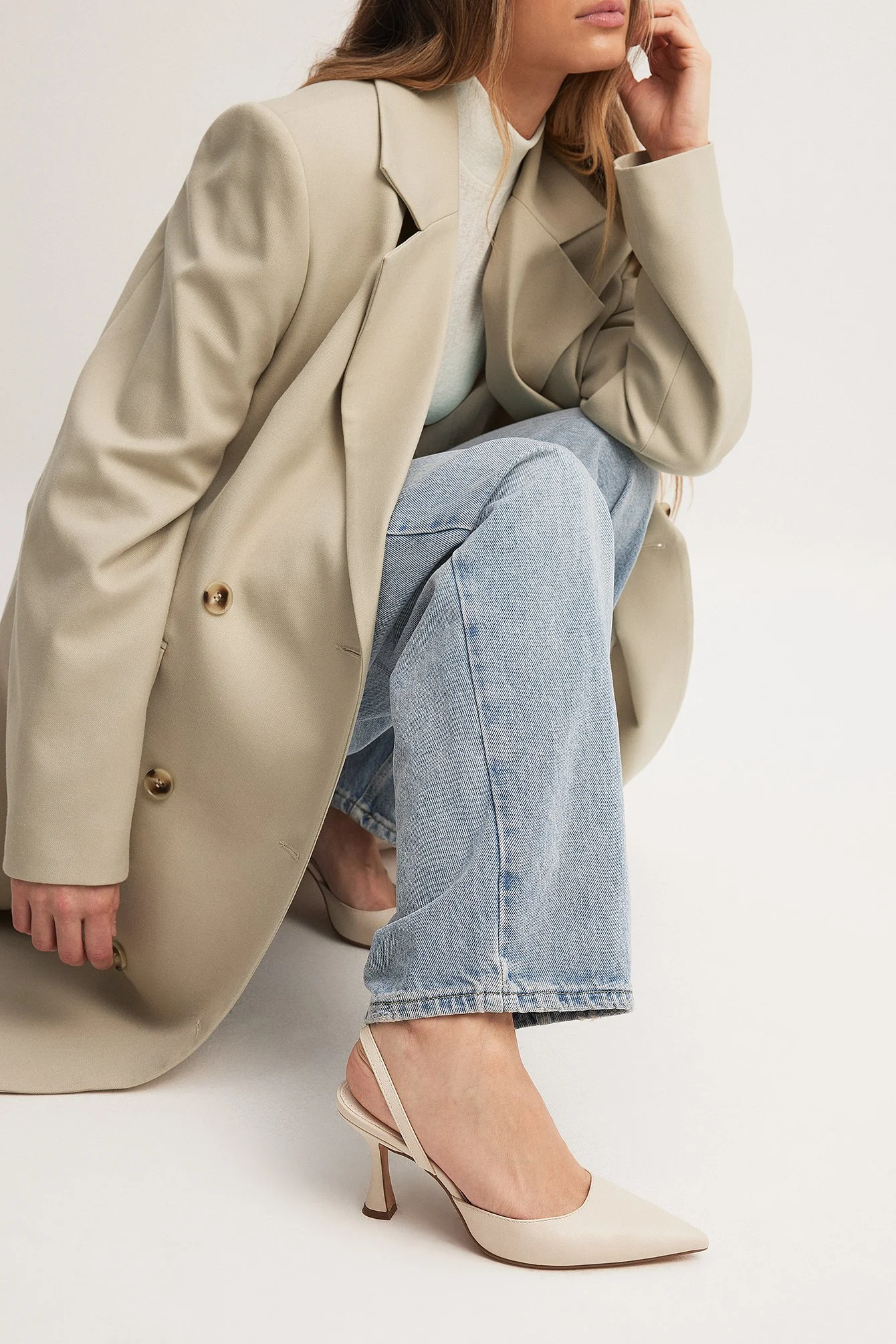 Schmale Sling-Pumps mit Sanduhrform