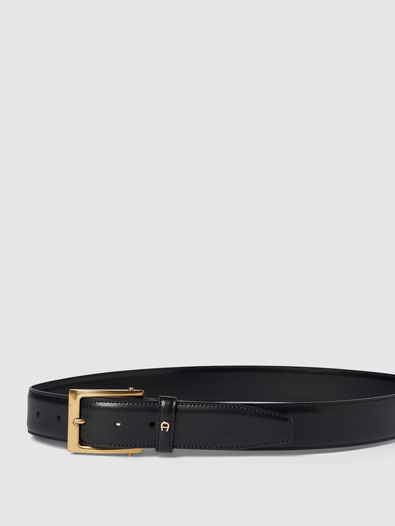 Gürtel mit Label-Applikation in schwarz