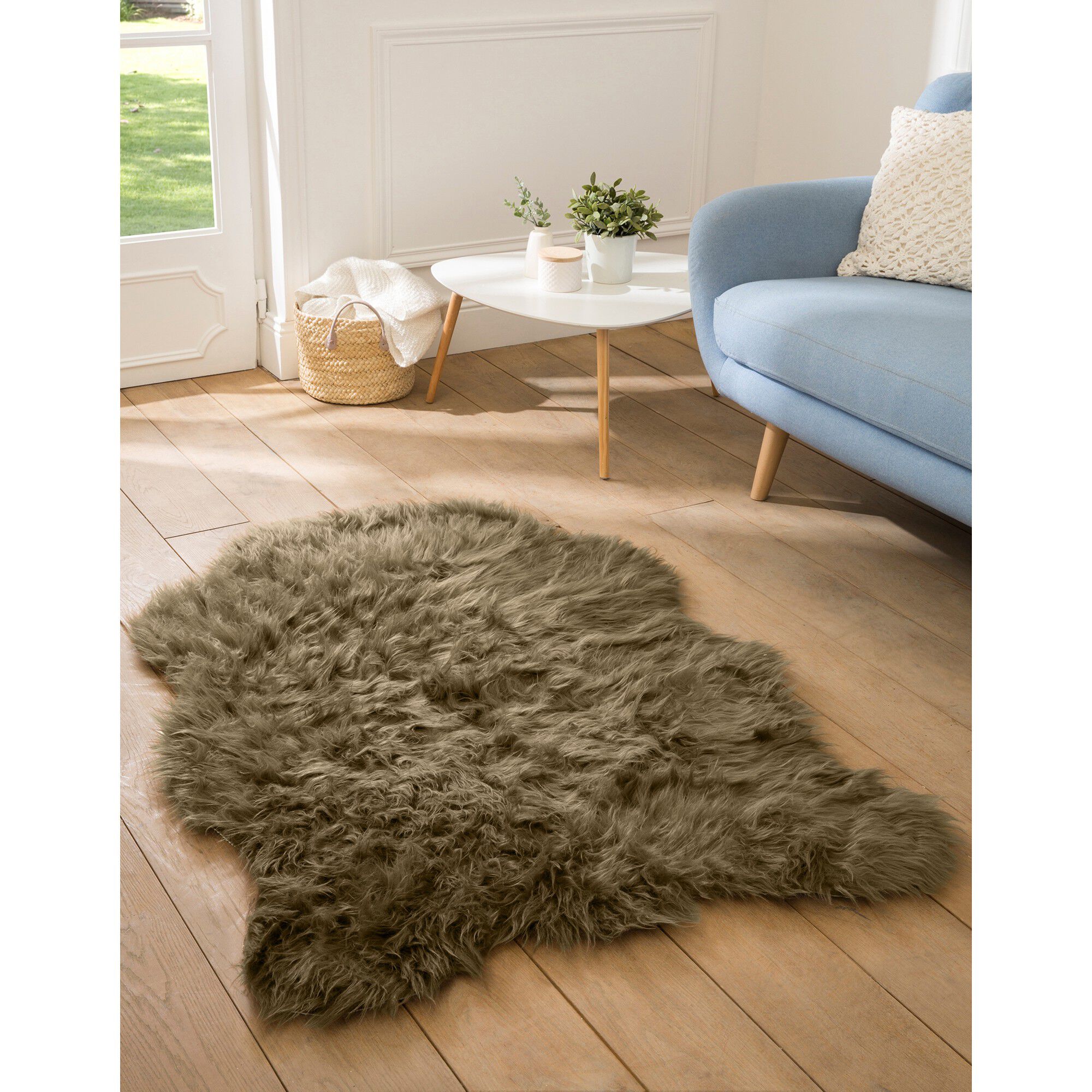 Tapis poils forme peau de bête
