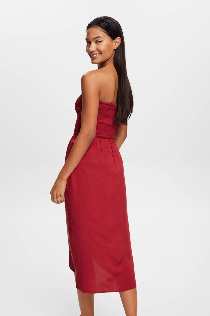 Gesmoktes Schlauchkleid in Midilänge