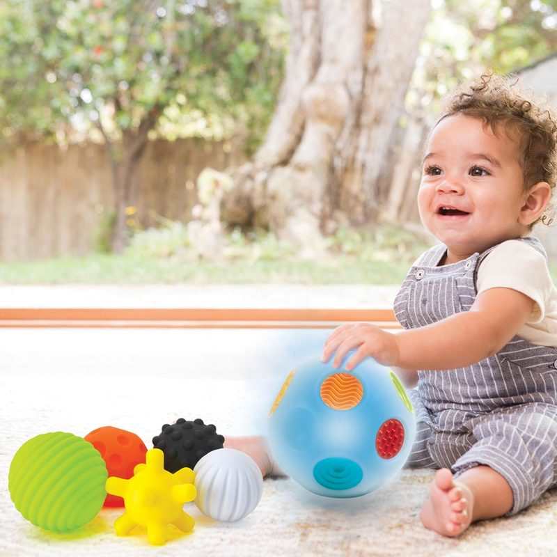 Set balle lumineuse et sonore et 4 balles Infantino