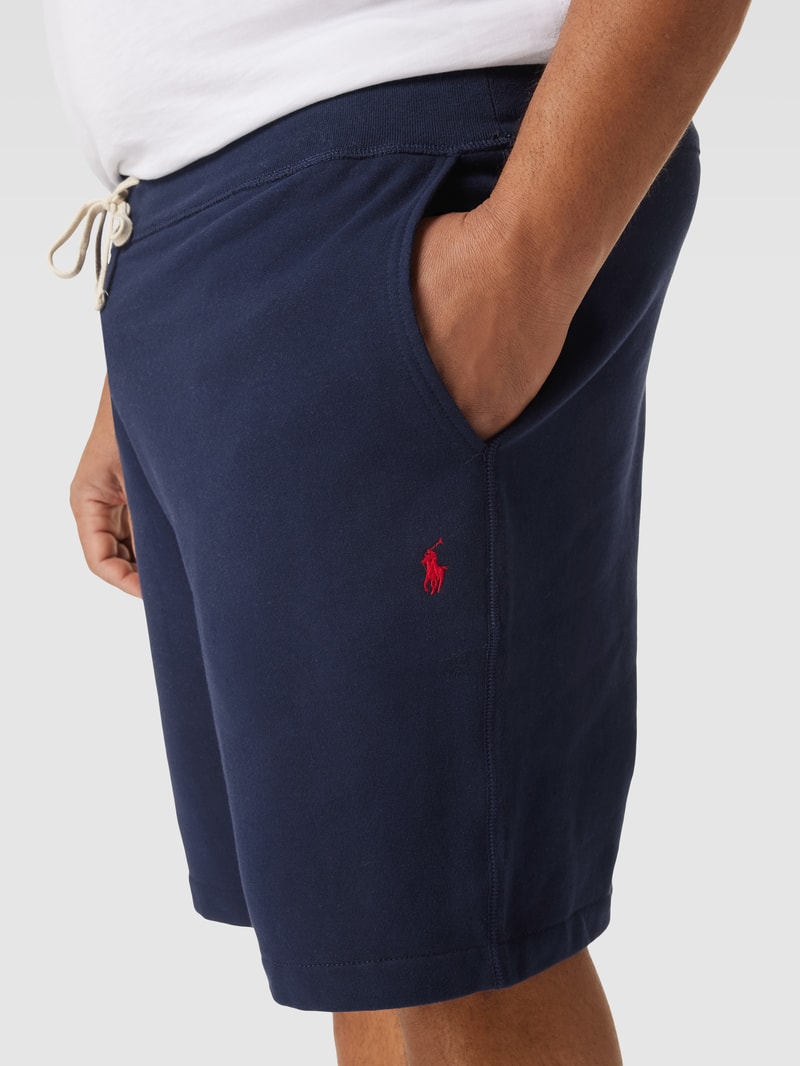 PLUS SIZE Sweatshorts mit Label-Stitching in marineblau