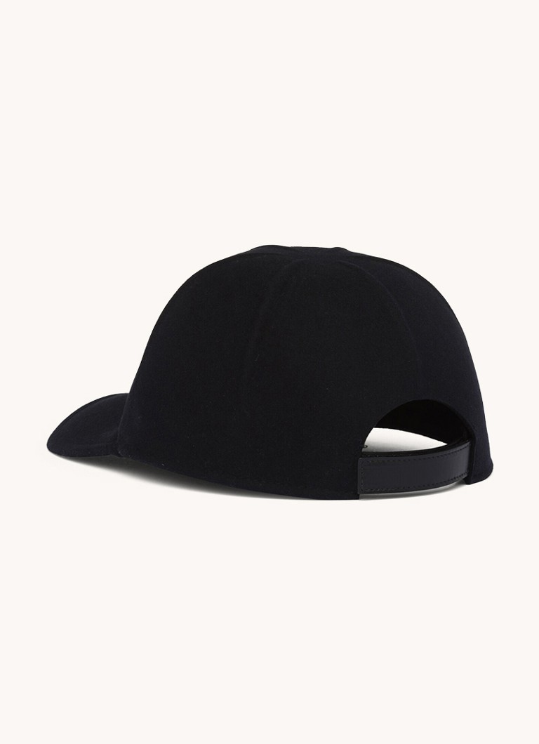 Prada Pet logo