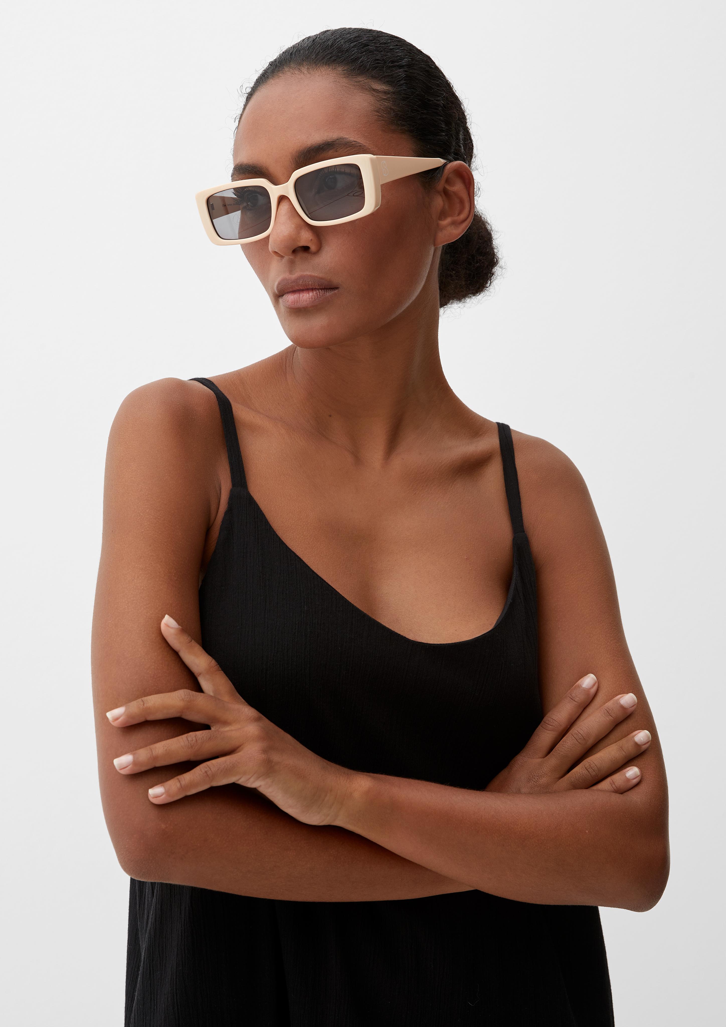 Kantige Sonnenbrille mit breiter Fassung  6008491-100