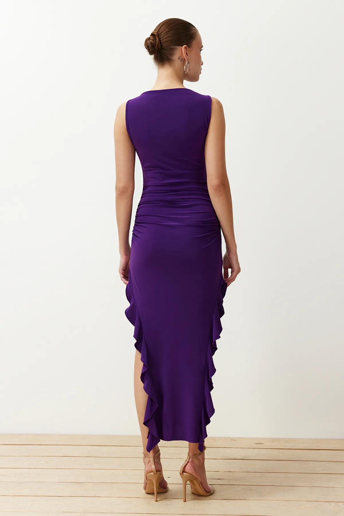 Trendyol Collection  Lila ärmelloses, geschlitztes, dehnbares, dickes Sandy-Maxi-Bleistiftkleid mit Rüschendetails TWOSS24EL00688