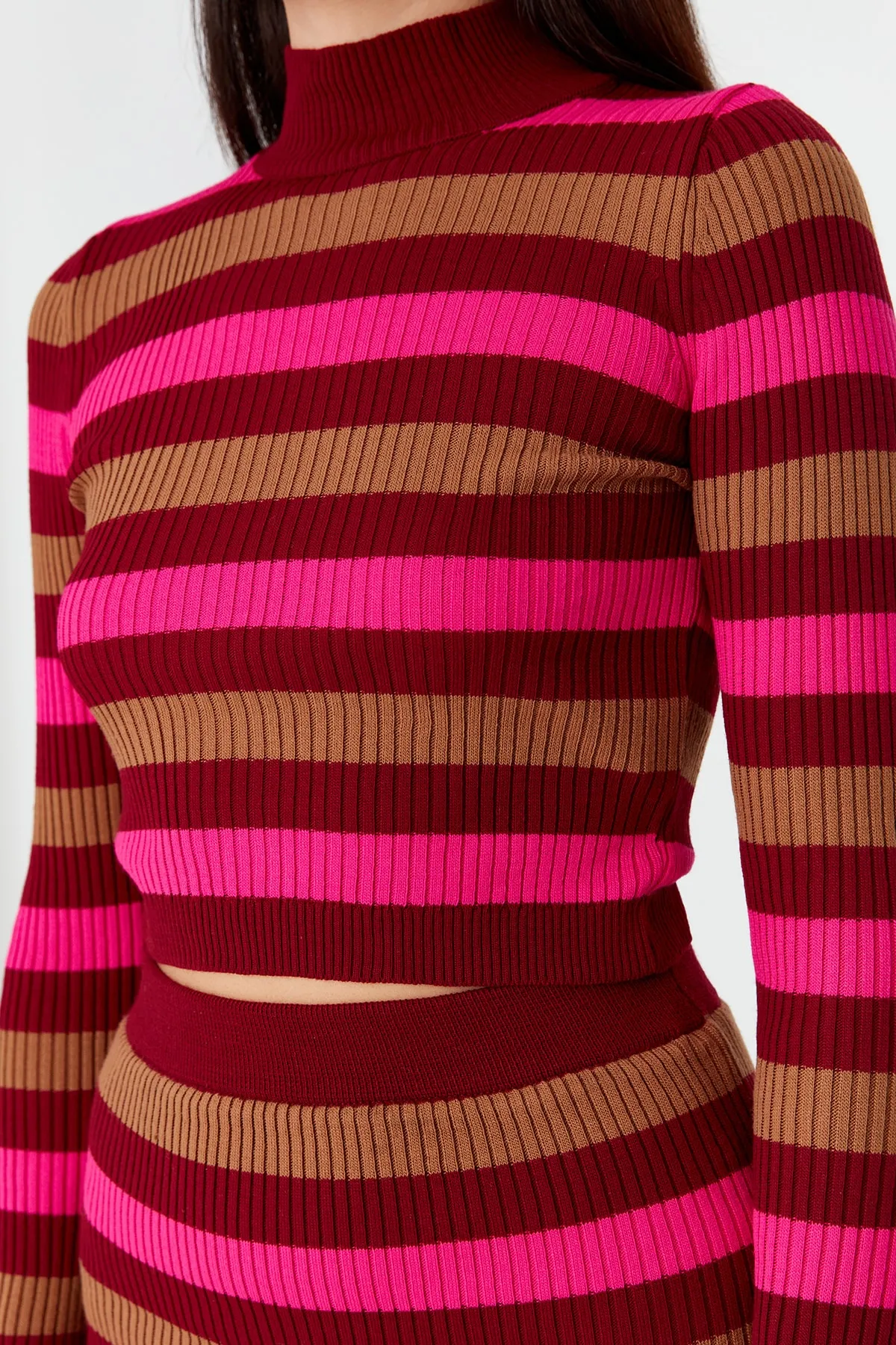 Trendyol Collection  Bordeauxrotes Strickoberteil und -unterteil im Blockfarbendesign TWOAW23AU00213