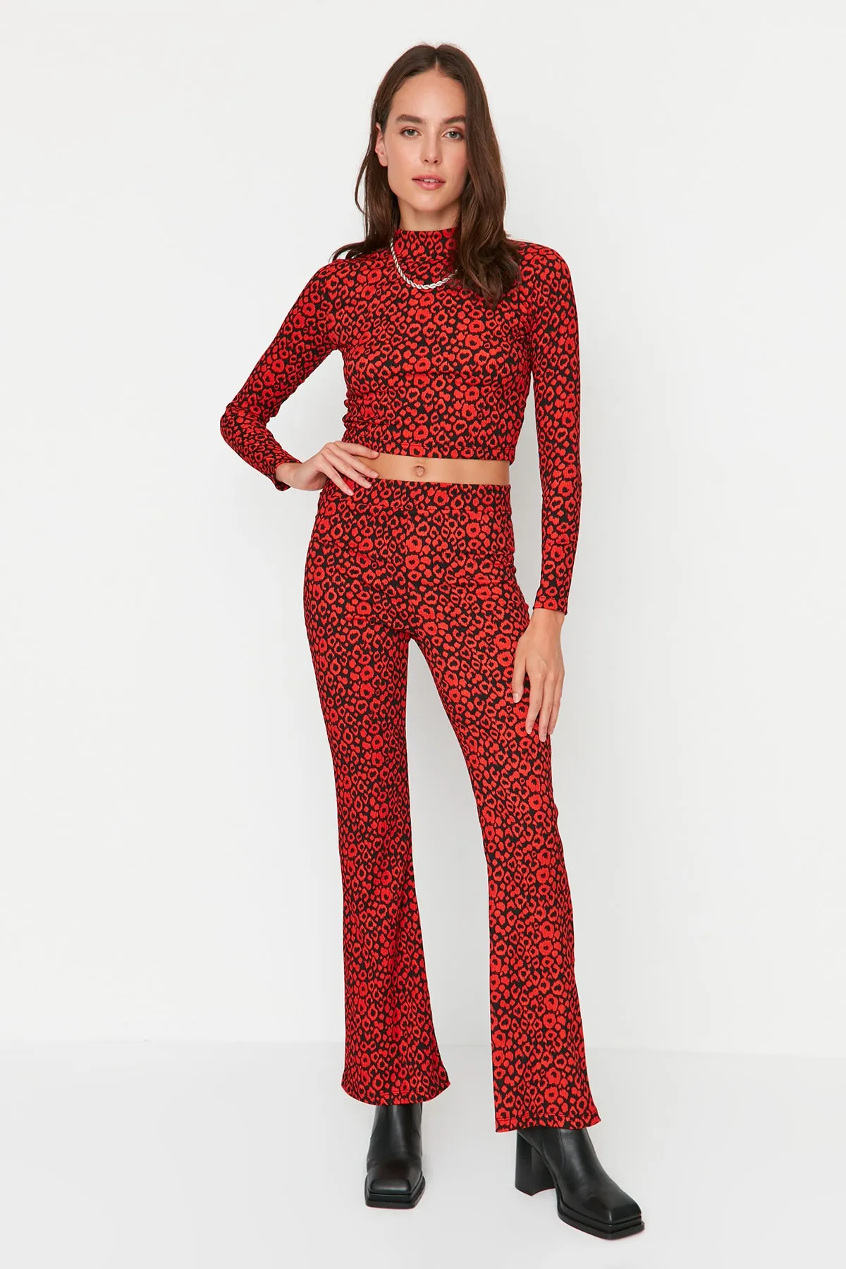Trendyol Collection  Rotes bedrucktes Strickoberteil und -unterteil-Set TWOAW23AU00153