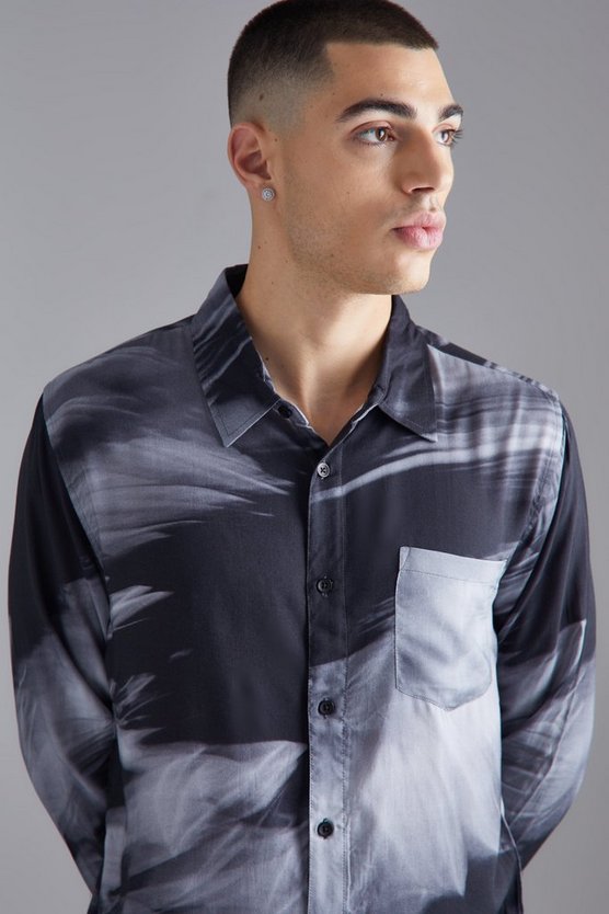 Langärmliges Viskose-Hemd mit abstraktem Batik-Print