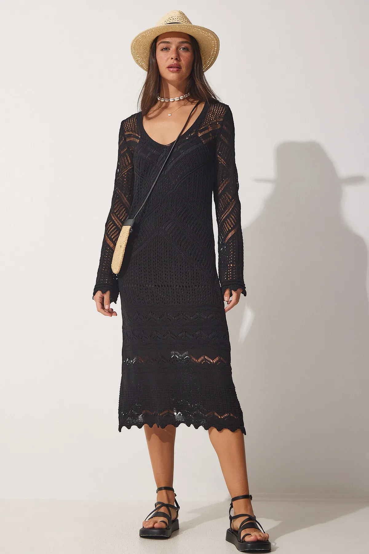 Happiness İstanbul  Schwarzes Sommerkleid aus durchbrochenem Strick mit spanischen Ärmeln für Damen NS00386