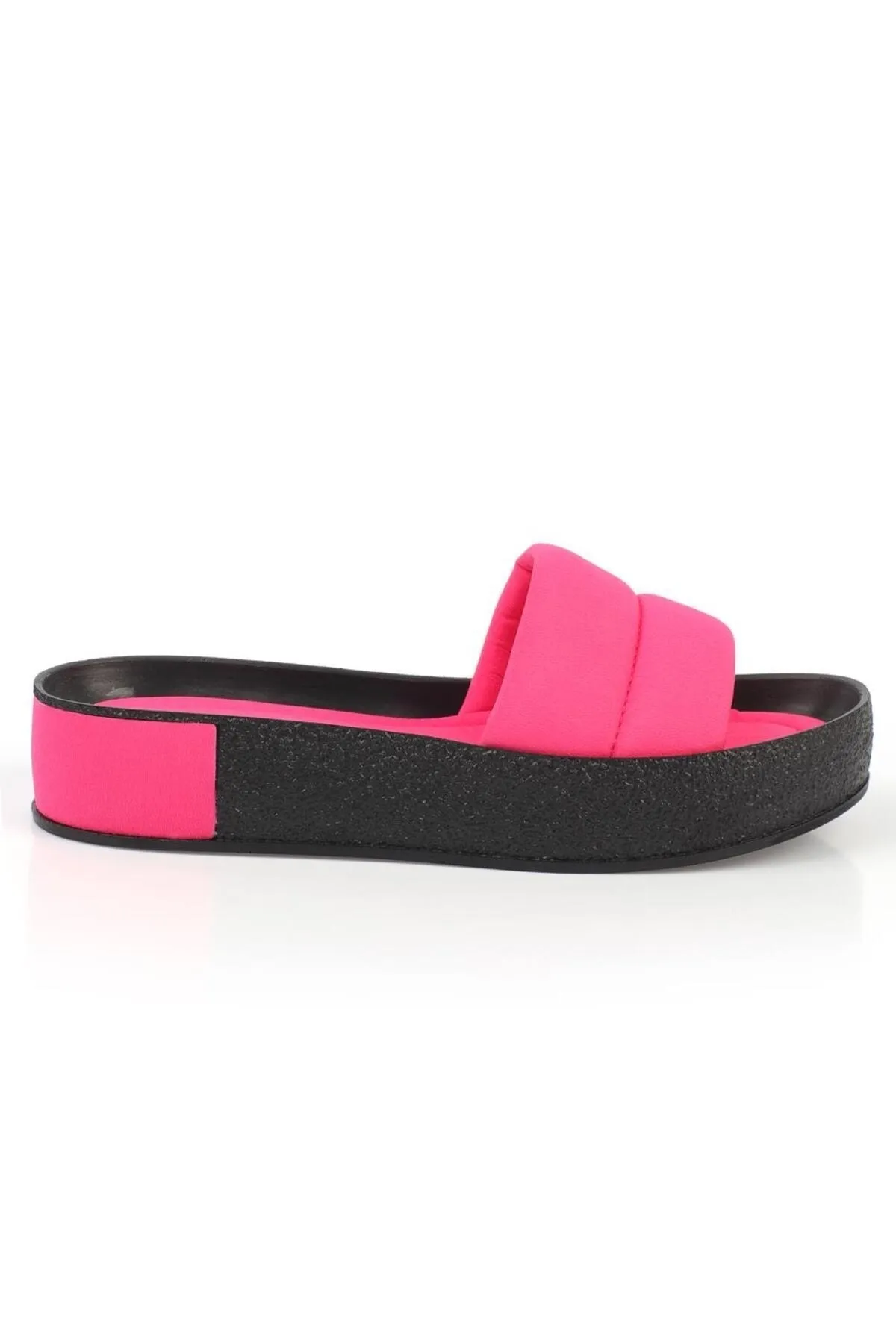 Capone Outfitters  Capone gesteppte, gebänderte, farbenfrohe, detaillierte Damenhausschuhe mit Keilabsatz aus mattem Satin und Fuchsia