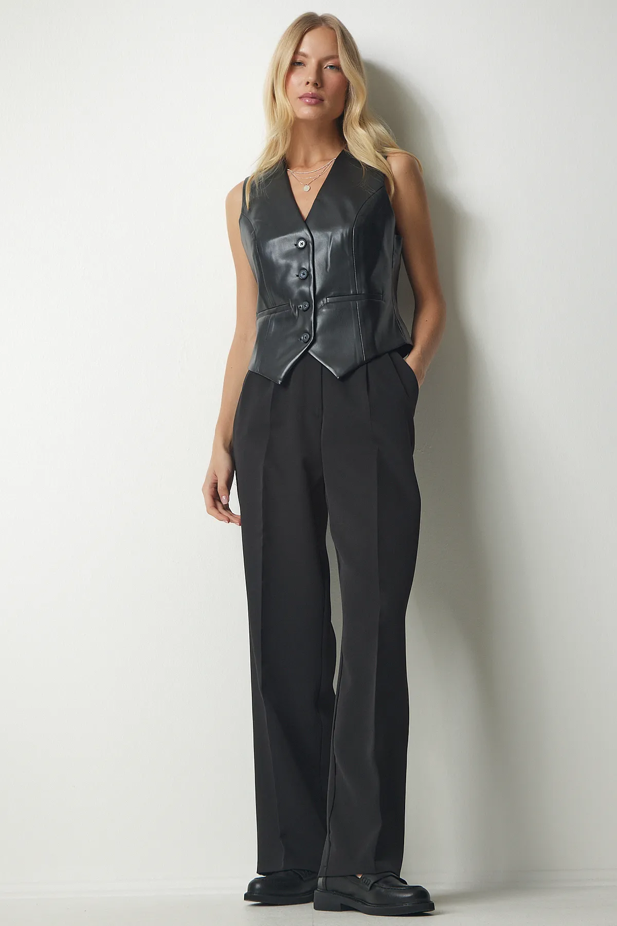 Happiness İstanbul  Schwarze Palazzo-Hose mit Taschen für Damen DW00001
