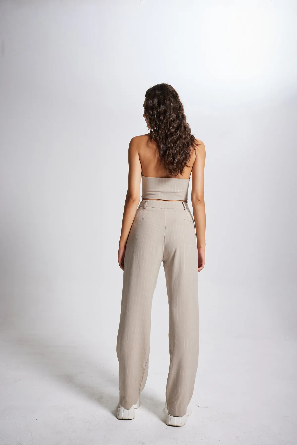 HOLLY LOLLY  Gestreifte Stoffhose mit hoher Taille in Beige
