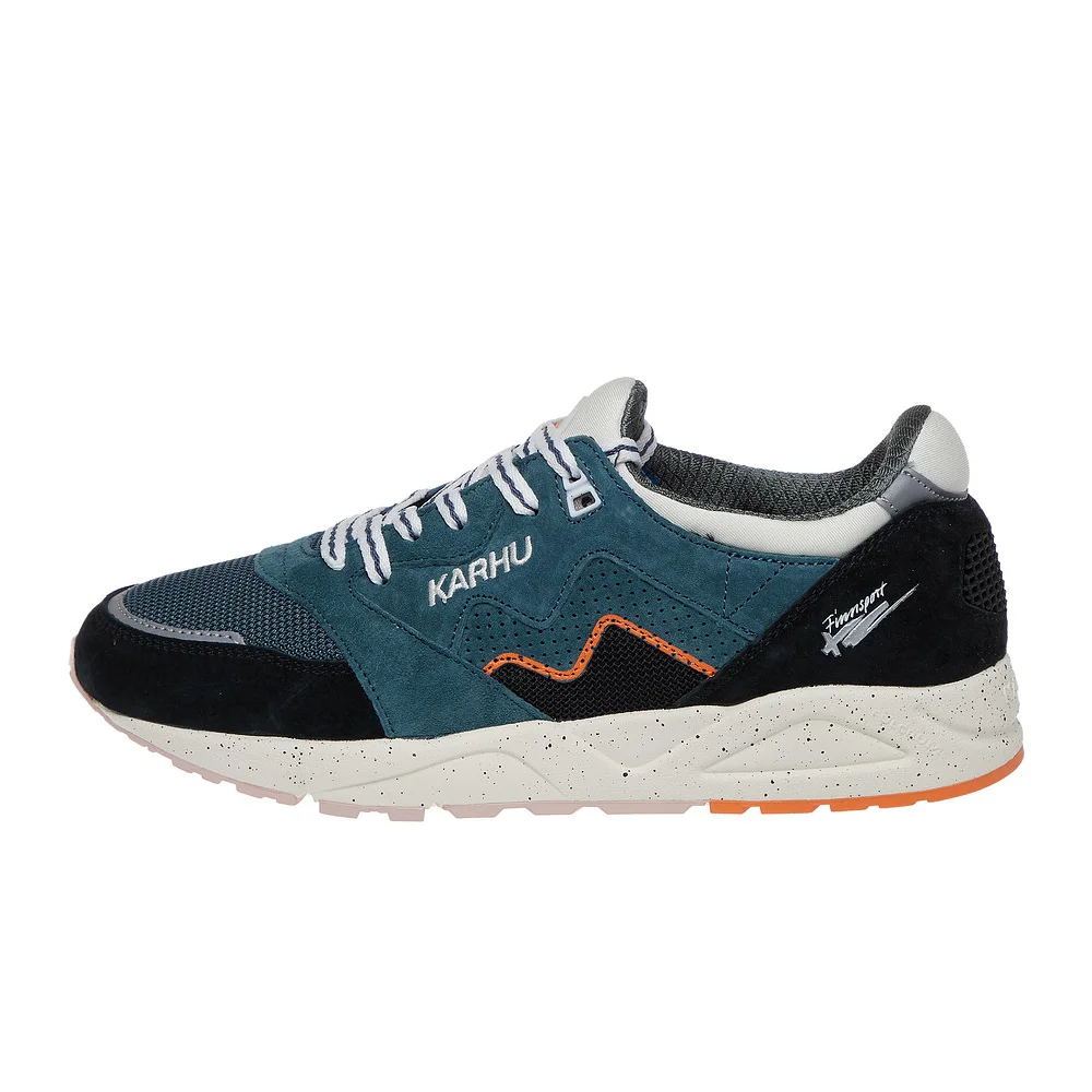 Karhu Aria 95 F803101 / schwarz