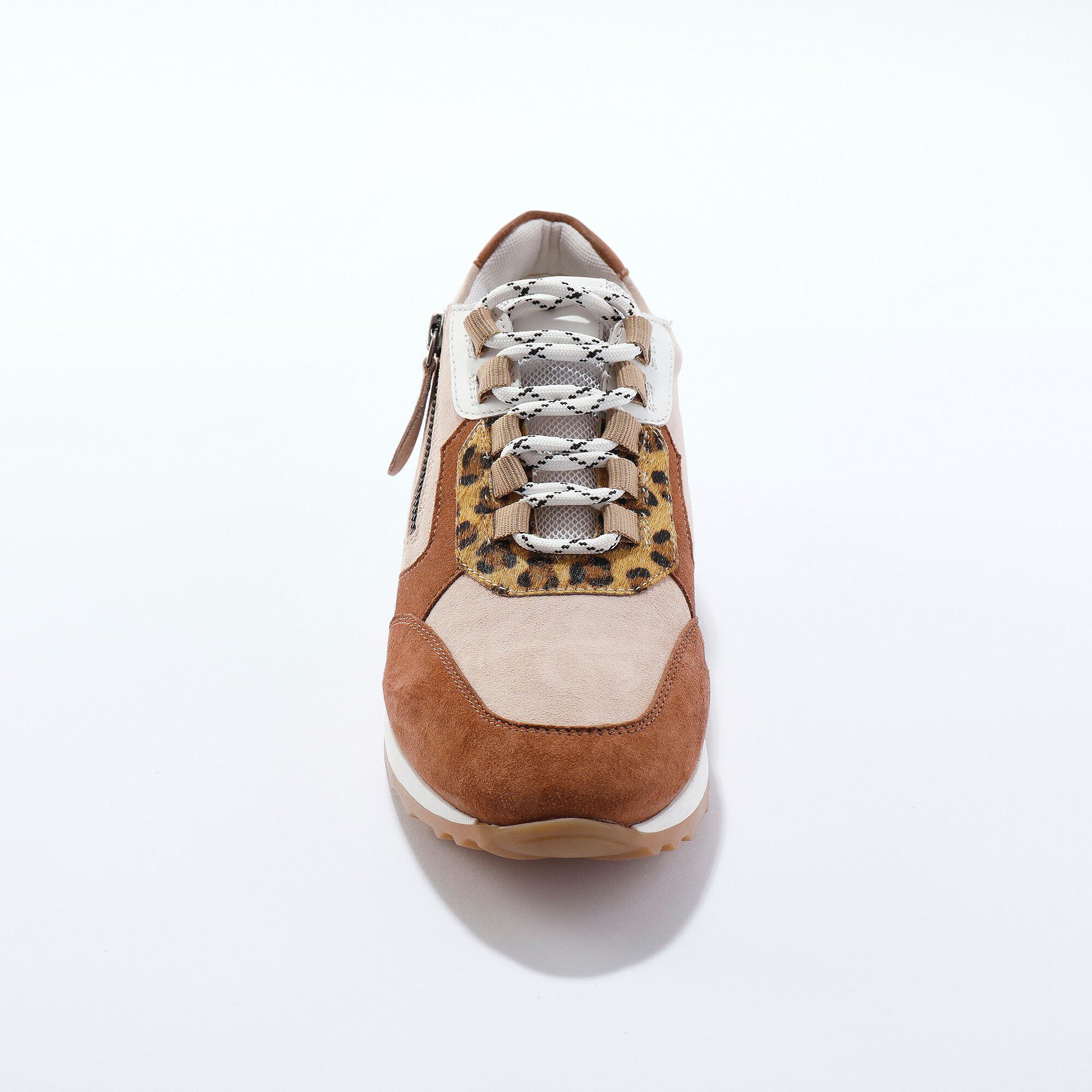 Baskets sneakers cuir, empiècements fantaisie contrastés