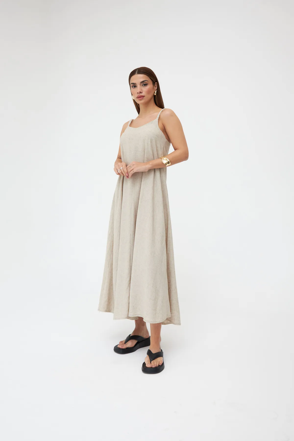 Laluvia  Langes Leinenkleid mit Strickriemen in Steinfarbe