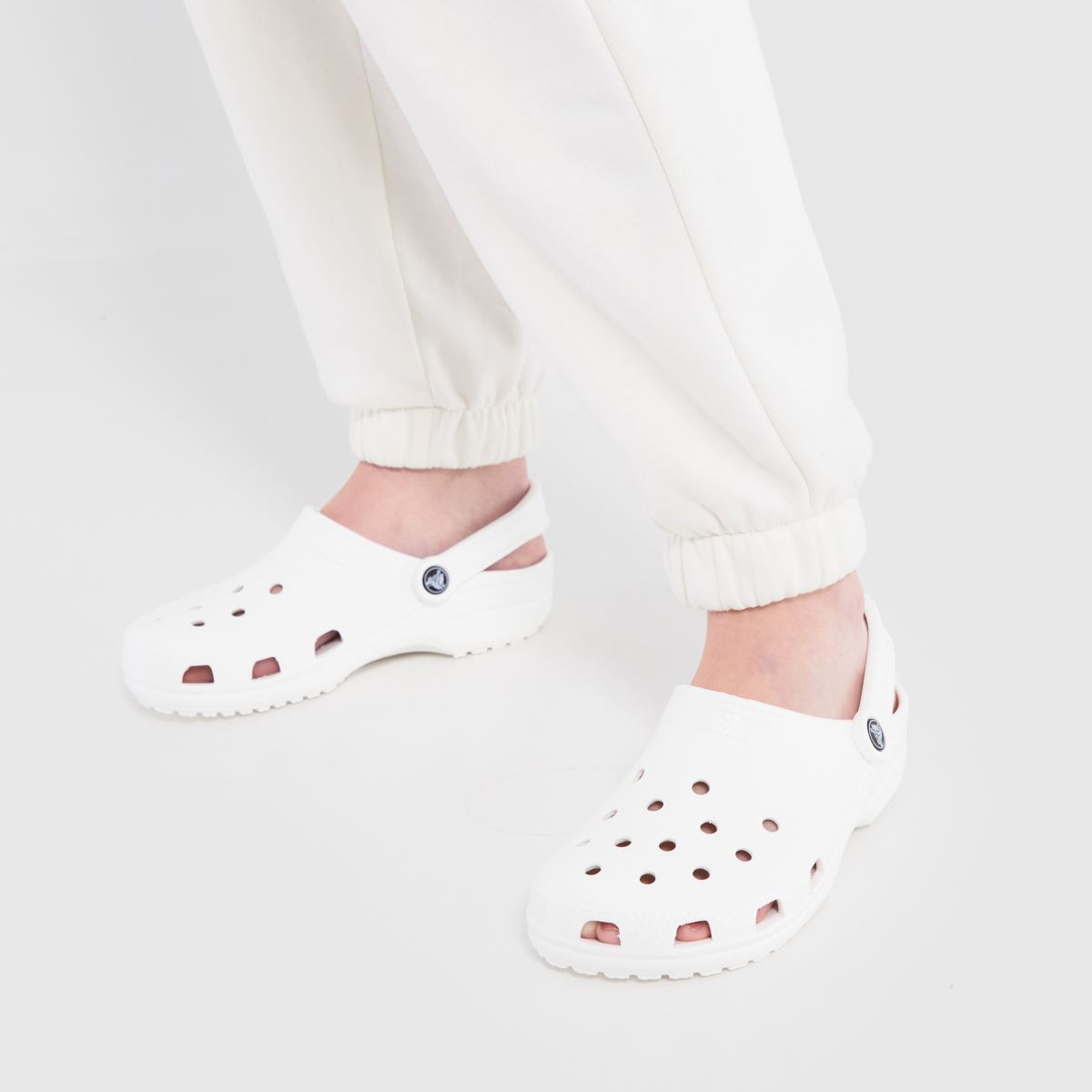 Crocs klasszikus klumpa szandál fehér színben