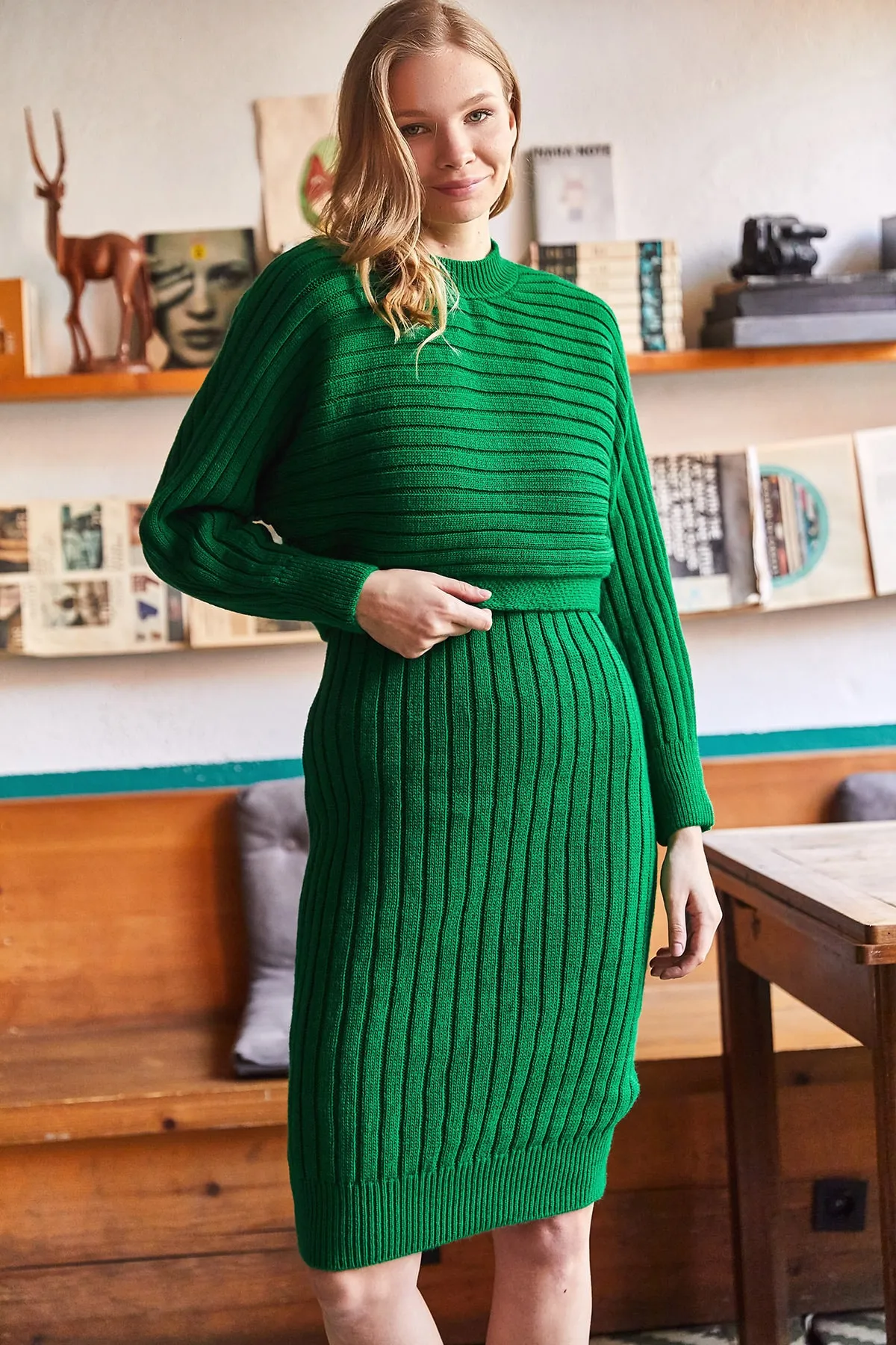 Olalook  Damen Smaragdgrünes Oberteil mit geripptem Fledermaus-Sweatshirt und Trägerkleid TKM-19000179