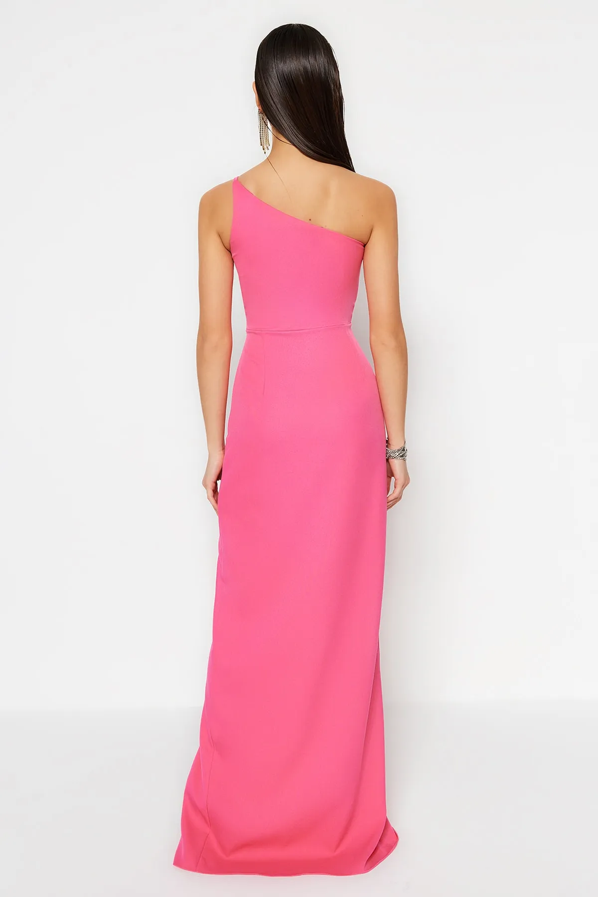 Trendyol Collection  Fuchsiafarbenes, figurbetontes, langes Abendkleid aus Webstoff TPRSS23AE00133