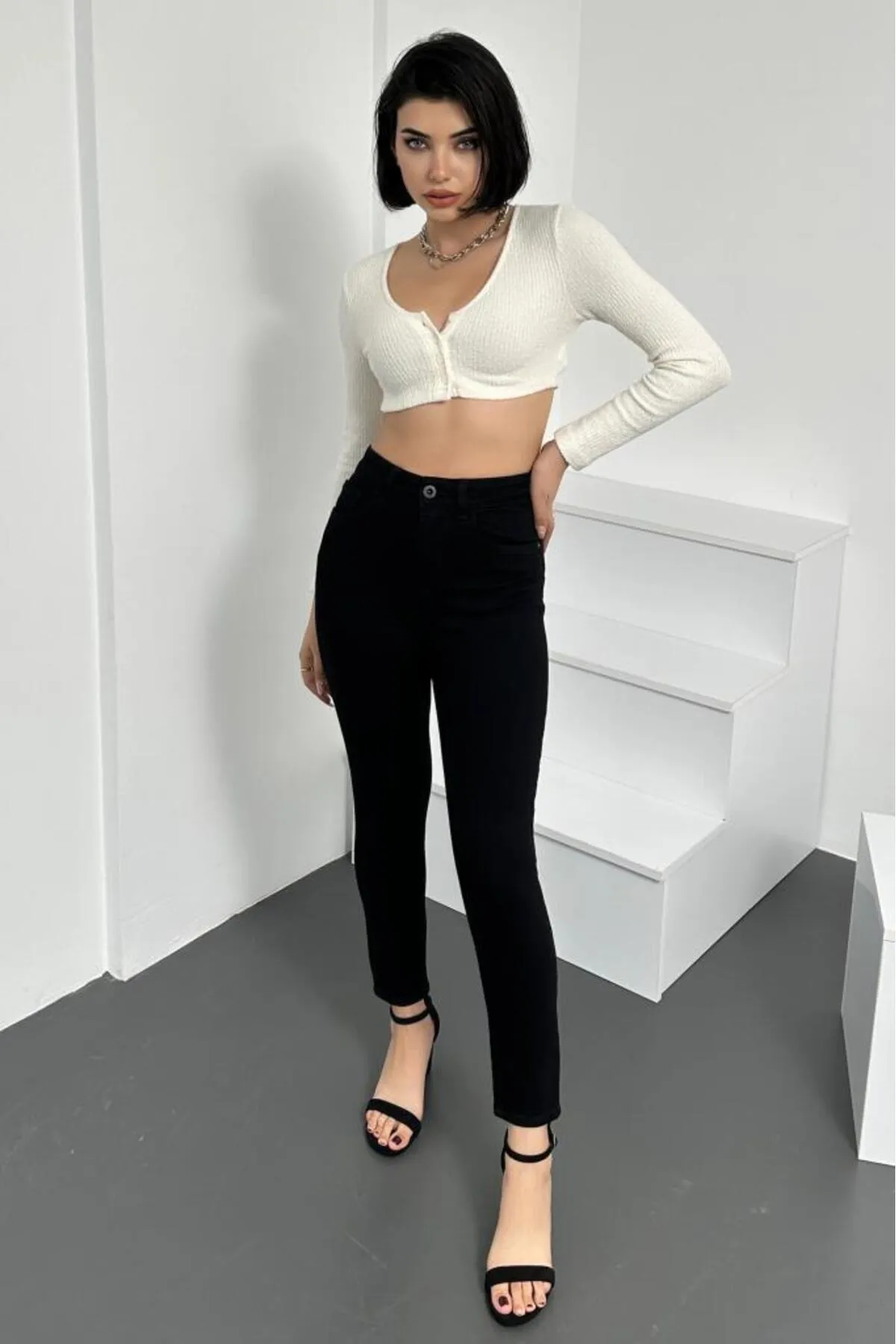 HLT JEANS  Damen-Jeanshose aus flexiblem Lycra-Denim in schwarzer Super-Skinny-Passform Hltjennieblack