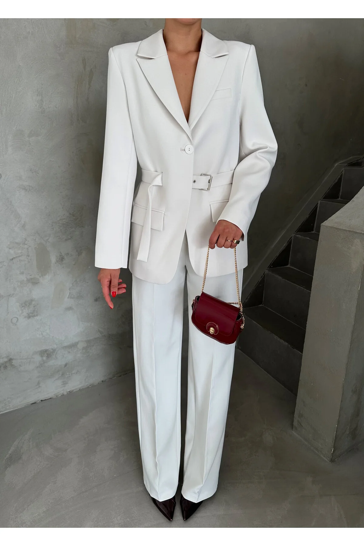 Laluvia  Weißes Set aus Jacke und Hose mit Gürtel